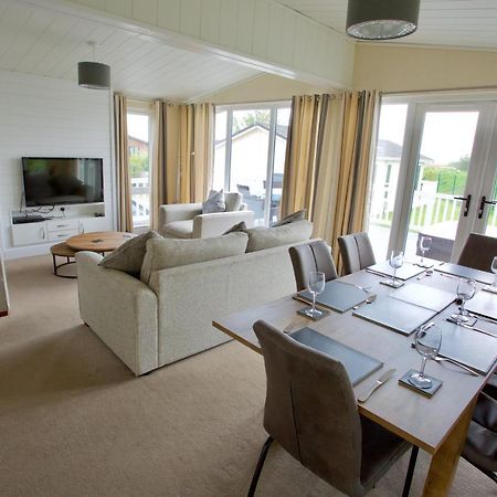 Lovely 3-Bed Cottage In Ely Exterior photo